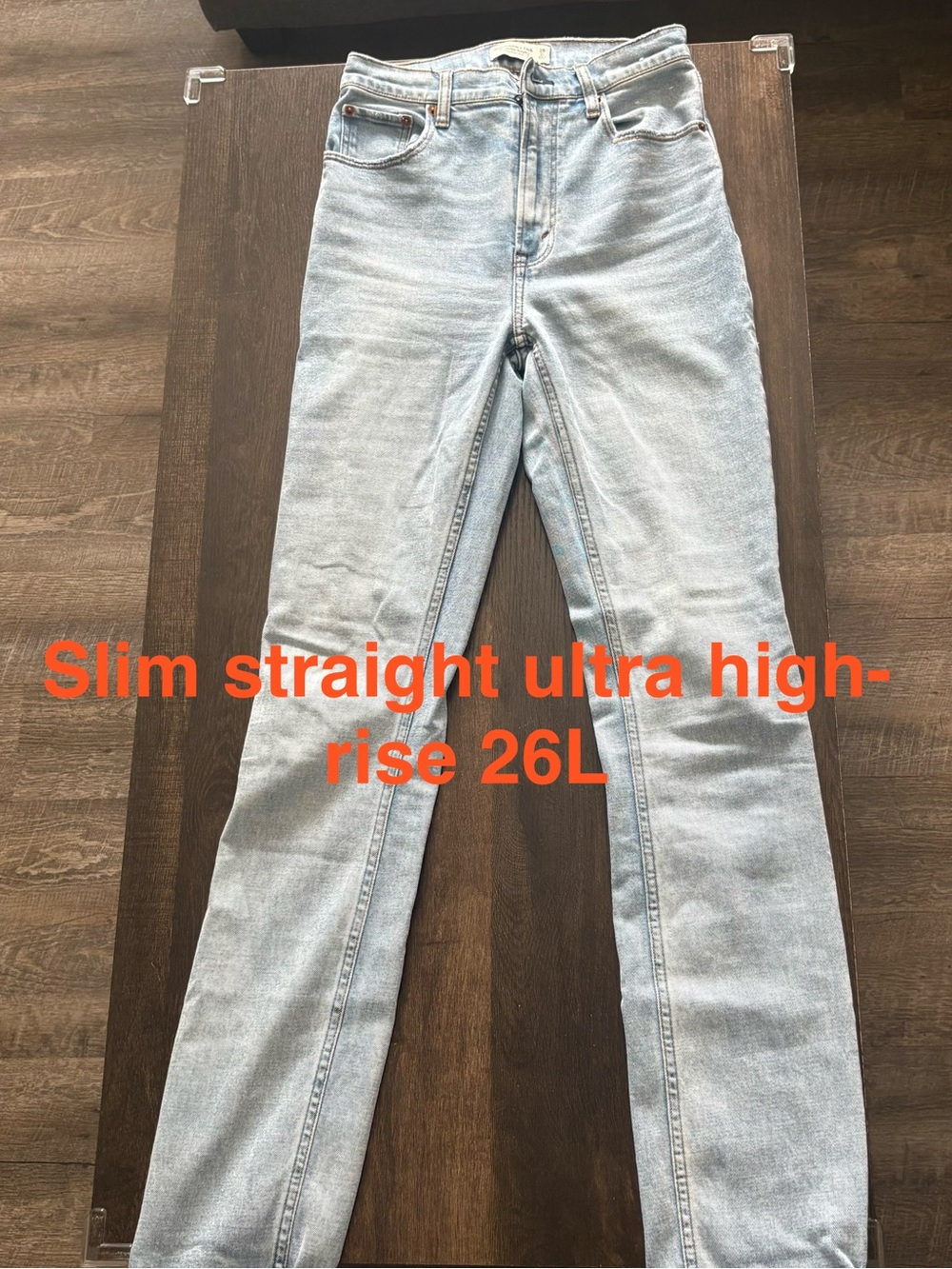 Abercrombie slim straight light wash jean - size 26 Long